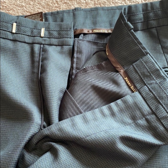 #152 Men’s dress slacks - Picture 3 of 4